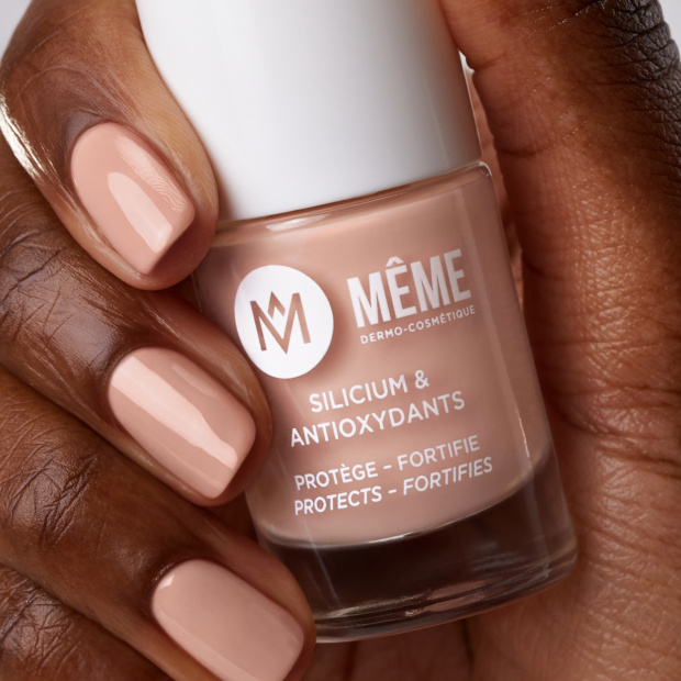 Beige blush silicon nail polish