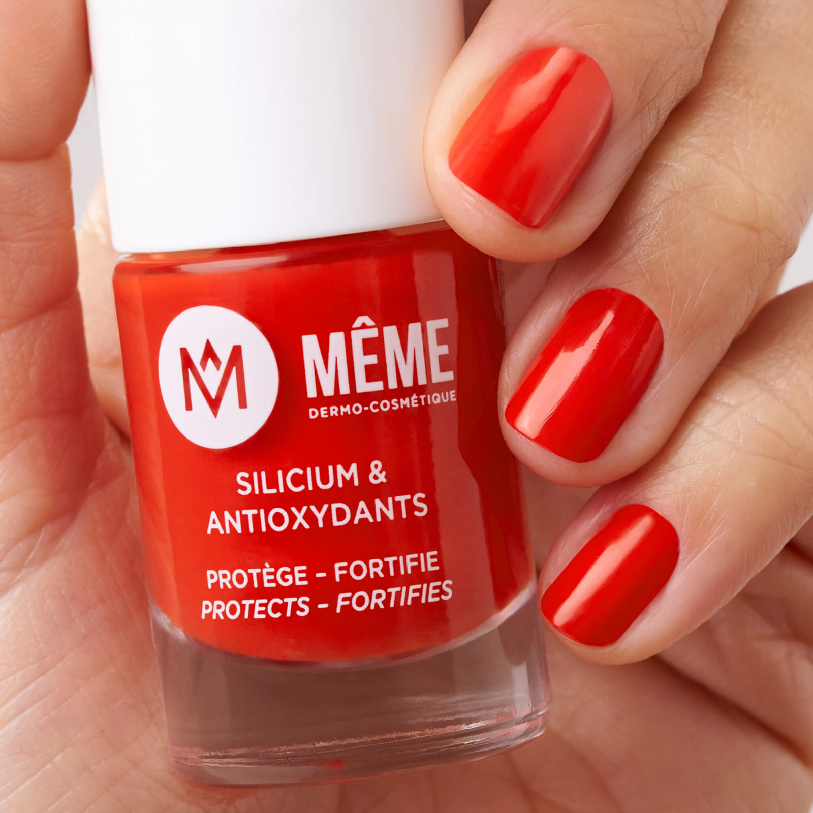 vernis à ongles orange foncé