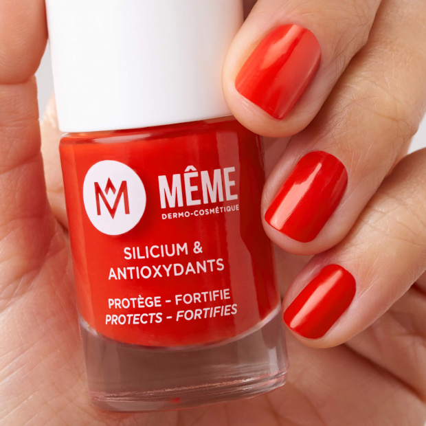 vernis à ongles orange foncé