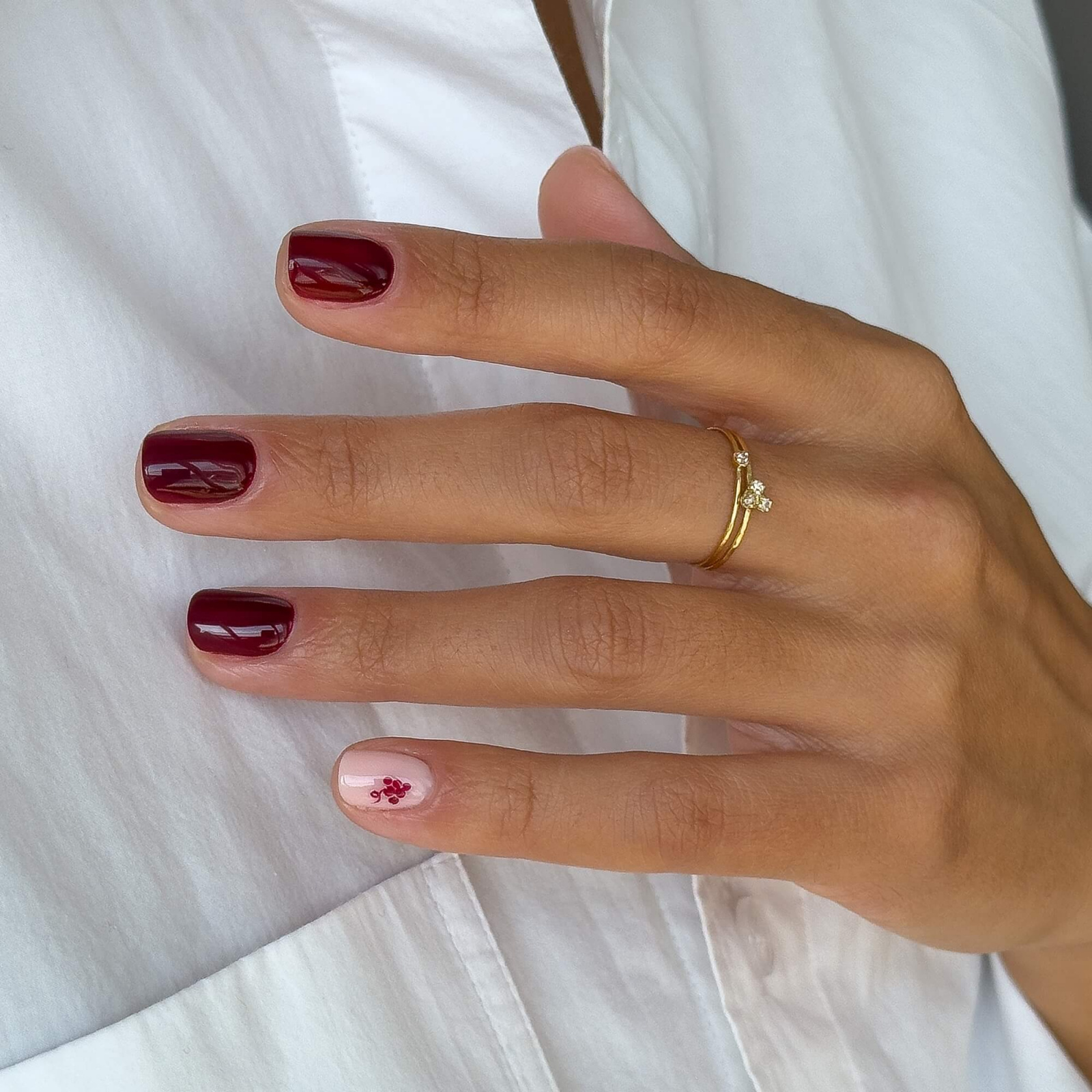 vernis à ongles rouge cerise