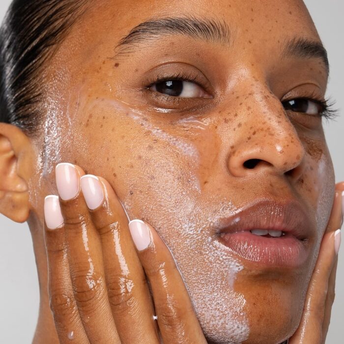 Nos astuces pour bien démaquiller sa peau fragile sans l&rsquo;agresser