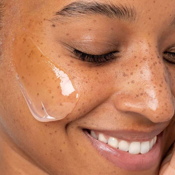 4 erreurs démaquillage à éviter de toute urgence