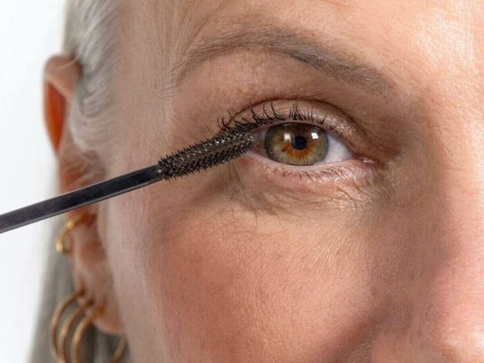 Maîtriser l&rsquo;art du mascara revitalisant : soins, application et conservation