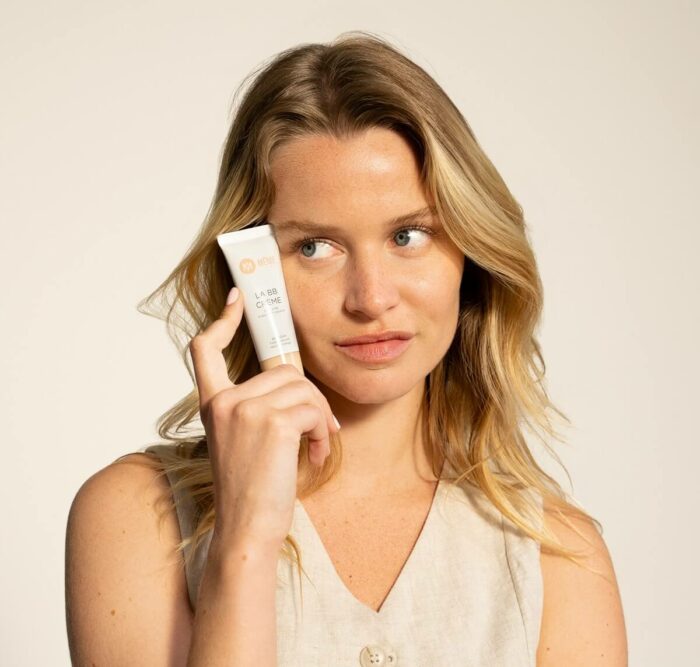 BB crème : qu&rsquo;est-ce que c&rsquo;est et pourquoi l&rsquo;adopter ?