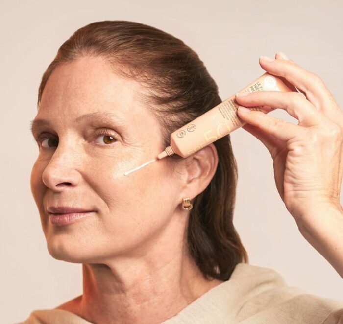 Crème solaire avant ou après le maquillage ? La réponse définitive